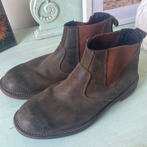 Timberland ankle slip on boots. Brown